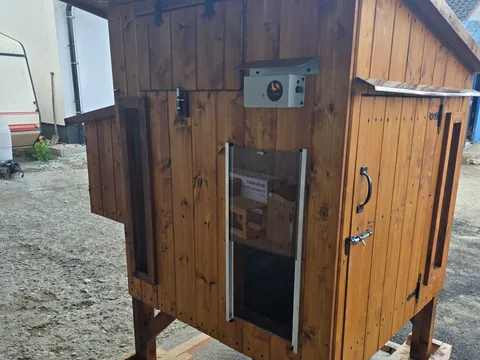 Dřevěný kurník pro 6 slepic – pohled zvenku, Realizace 5